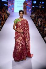 Model walks the ramp for Gaurang Show at Lakme Fashion Week 2015 Day 2 on 19th March 2015 (138)_550c053c9f38e.JPG