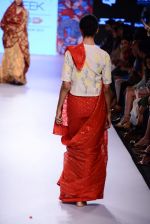 Model walks the ramp for Gaurang Show at Lakme Fashion Week 2015 Day 2 on 19th March 2015 (155)_550c054e46487.JPG