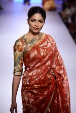 Model walks the ramp for Gaurang Show at Lakme Fashion Week 2015 Day 2 on 19th March 2015 (167)_550c05593994b.JPG