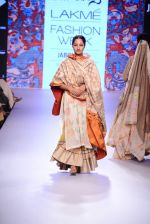 Model walks the ramp for Gaurang Show at Lakme Fashion Week 2015 Day 2 on 19th March 2015 (29)_550c04ce4c62c.JPG