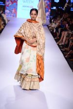 Model walks the ramp for Gaurang Show at Lakme Fashion Week 2015 Day 2 on 19th March 2015 (33)_550c04d2126dd.JPG