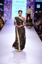 Model walks the ramp for Gaurang Show at Lakme Fashion Week 2015 Day 2 on 19th March 2015 (54)_550c04ef60776.JPG