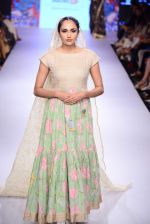 Model walks the ramp for Gaurang Show at Lakme Fashion Week 2015 Day 2 on 19th March 2015 (65)_550c04f96e35f.JPG