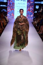 Model walks the ramp for Gaurang Show at Lakme Fashion Week 2015 Day 2 on 19th March 2015 (8)_550c04ba896f8.JPG