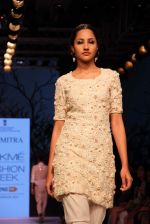 Model walks the ramp for Marg By Soumitra Show at Lakme Fashion Week 2015 Day 2 on 19th March 2015 (32)_550c06d9056aa.JPG