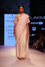 Model walks the ramp for Marg By Soumitra Show at Lakme Fashion Week 2015 Day 2 on 19th March 2015 (37)_550c06ebdbf05.JPG