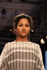 Model walks the ramp for Mayank and Shraddha Nigam Show at Lakme Fashion Week 2015 Day 2 on 19th March 2015 (100)_550c07e3d06a9.JPG