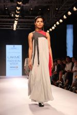 Model walks the ramp for Mayank and Shraddha Nigam Show at Lakme Fashion Week 2015 Day 2 on 19th March 2015 (142)_550c085ad817a.JPG
