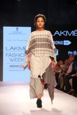 Model walks the ramp for Mayank and Shraddha Nigam Show at Lakme Fashion Week 2015 Day 2 on 19th March 2015 (15)_550c06be4d03d.JPG