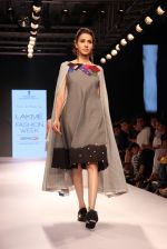 Model walks the ramp for Mayank and Shraddha Nigam Show at Lakme Fashion Week 2015 Day 2 on 19th March 2015 (19)_550c06ccd6ec8.JPG