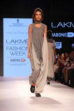 Model walks the ramp for Mayank and Shraddha Nigam Show at Lakme Fashion Week 2015 Day 2 on 19th March 2015 (23)_550c06cdaa07d.JPG