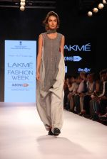 Model walks the ramp for Mayank and Shraddha Nigam Show at Lakme Fashion Week 2015 Day 2 on 19th March 2015 (26)_550c06d67d724.JPG