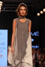 Model walks the ramp for Mayank and Shraddha Nigam Show at Lakme Fashion Week 2015 Day 2 on 19th March 2015 (28)_550c06de355d2.JPG