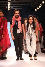 Model walks the ramp for Mayank and Shraddha Nigam Show at Lakme Fashion Week 2015 Day 2 on 19th March 2015 (31)_550c06faa6377.JPG