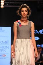 Model walks the ramp for Mayank and Shraddha Nigam Show at Lakme Fashion Week 2015 Day 2 on 19th March 2015 (79)_550c07955fd43.JPG