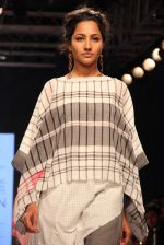Model walks the ramp for Mayank and Shraddha Nigam Show at Lakme Fashion Week 2015 Day 2 on 19th March 2015 (98)_550c07dd5e672.JPG