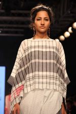 Model walks the ramp for Mayank and Shraddha Nigam Show at Lakme Fashion Week 2015 Day 2 on 19th March 2015 (99)_550c07e11fe70.JPG