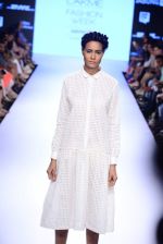 Model walks the ramp for Mulmul Show at Lakme Fashion Week 2015 Day 2 on 19th March 2015 (13)_550c0a37aad61.JPG