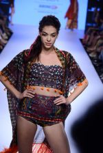Model walks the ramp for Mulmul Show at Lakme Fashion Week 2015 Day 2 on 19th March 2015 (195)_550c0b25207d0.JPG
