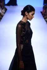 Model walks the ramp for Mulmul Show at Lakme Fashion Week 2015 Day 2 on 19th March 2015 (260)_550c0b604fec0.JPG