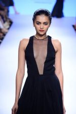 Model walks the ramp for Mulmul Show at Lakme Fashion Week 2015 Day 2 on 19th March 2015 (265)_550c0b6676091.JPG