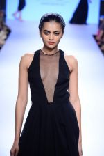 Model walks the ramp for Mulmul Show at Lakme Fashion Week 2015 Day 2 on 19th March 2015 (266)_550c0b67427e3.JPG