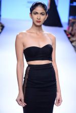 Model walks the ramp for Mulmul Show at Lakme Fashion Week 2015 Day 2 on 19th March 2015 (276)_550c0b6f6e646.JPG