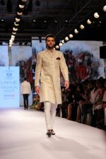 Model walks the ramp for Raghavendra Rathore Show at Lakme Fashion Week 2015 Day 2 on 19th March 2015 (17)_550c0aa7c9a08.JPG