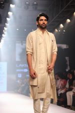 Model walks the ramp for Raghavendra Rathore Show at Lakme Fashion Week 2015 Day 2 on 19th March 2015 (175)_550c0b73887d9.JPG