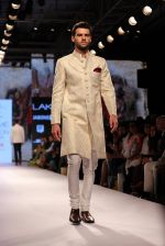 Model walks the ramp for Raghavendra Rathore Show at Lakme Fashion Week 2015 Day 2 on 19th March 2015 (19)_550c0aacb784c.JPG