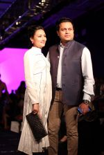 Model walks the ramp for Raghavendra Rathore Show at Lakme Fashion Week 2015 Day 2 on 19th March 2015 (3)_550c0a9052054.JPG