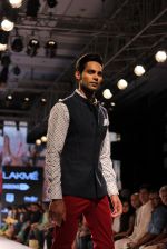 Model walks the ramp for Raghavendra Rathore Show at Lakme Fashion Week 2015 Day 2 on 19th March 2015 (30)_550c0ac5aeff8.JPG
