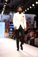 Model walks the ramp for Raghavendra Rathore Show at Lakme Fashion Week 2015 Day 2 on 19th March 2015 (45)_550c0ae62b72a.JPG