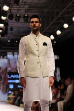 Model walks the ramp for Raghavendra Rathore Show at Lakme Fashion Week 2015 Day 2 on 19th March 2015 (58)_550c0af721299.JPG