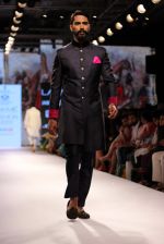 Model walks the ramp for Raghavendra Rathore Show at Lakme Fashion Week 2015 Day 2 on 19th March 2015 (63)_550c0afd222f6.JPG
