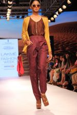 Model walks the ramp for Shruti Sancheti Show at Lakme Fashion Week 2015 Day 2 on 19th March 2015 (23)_550c135ad987d.JPG