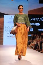 Model walks the ramp for Shruti Sancheti Show at Lakme Fashion Week 2015 Day 2 on 19th March 2015 (56)_550c1381ce399.JPG