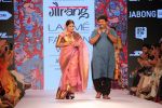 Vidya Balan walks the ramp for Gaurang Show at Lakme Fashion Week 2015 Day 2 on 19th March 2015 (46)_550c04de580fc.JPG