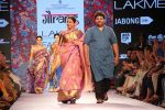 Vidya Balan walks the ramp for Gaurang Show at Lakme Fashion Week 2015 Day 2 on 19th March 2015 (48)_550c04e1e1abb.JPG