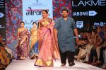 Vidya Balan walks the ramp for Gaurang Show at Lakme Fashion Week 2015 Day 2 on 19th March 2015 (49)_550c04e4474a6.JPG