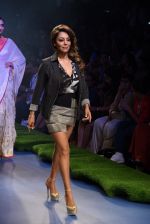 Gauri Khan_s show for Satya Paul at LFW 2015 Day 3 on 20th March 2015 (450)_550d5b50e20a9.JPG