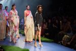 Gauri Khan_s show for Satya Paul at LFW 2015 Day 3 on 20th March 2015 (458)_550d5b602c043.JPG