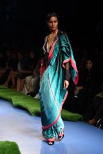 Model walk the ramp at Gauri Khan_s show for Satya Paul at LFW 2015 Day 3 on 20th March 2015 (407)_550d5c16be98a.JPG