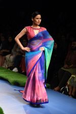 Model walk the ramp at Gauri Khan_s show for Satya Paul at LFW 2015 Day 3 on 20th March 2015 (502)_550d5caab8e30.JPG