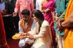 Abhishek Bachchan, Aishwarya Rai Bachchan at Maharastrian New Year Gudi PAdwa Celebrations at Juhu Beach, Mumbai on 21st March 2015 (7)_550ec59eaa4d8.JPG