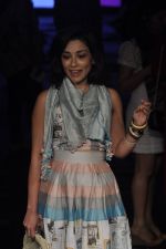 Amrita Puri walk the ramp for DRVV Show at Lakme Fashion Week 2015 Day 3 on 20th March 2015 (56)_550e8cd8334ef.JPG