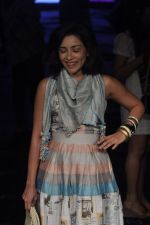 Amrita Puri walk the ramp for DRVV Show at Lakme Fashion Week 2015 Day 3 on 20th March 2015 (58)_550e8cead2194.JPG
