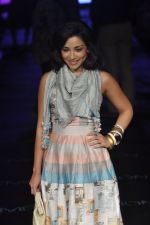 Amrita Puri walk the ramp for DRVV Show at Lakme Fashion Week 2015 Day 3 on 20th March 2015 (67)_550e8d4297e20.JPG