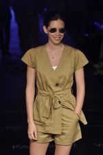 Kalki Koechlin at Quirkbox Show at Lakme Fashion Week 2015 Day 3 on 20th March 2015 (22)_550e8be9a3303.JPG