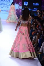 Model walk the ramp for Anushree Reddy Show at Lakme Fashion Week 2015 Day 4 on 21st March 2015 (150)_550ec64e3b80d.JPG